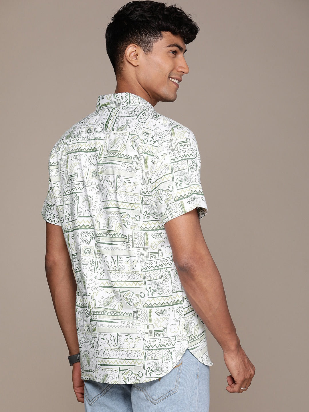 Slim Fit Ethnic Motifs Printed Casual Shirt
