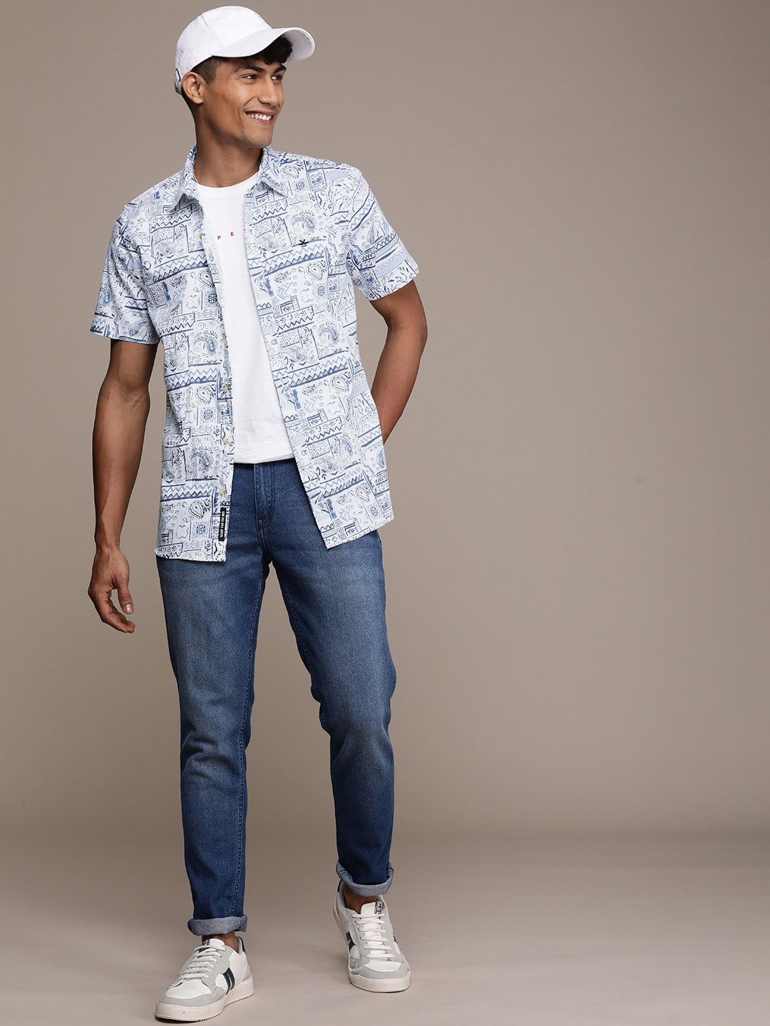 Slim Fit Ethnic Motifs Printed Casual Shirt