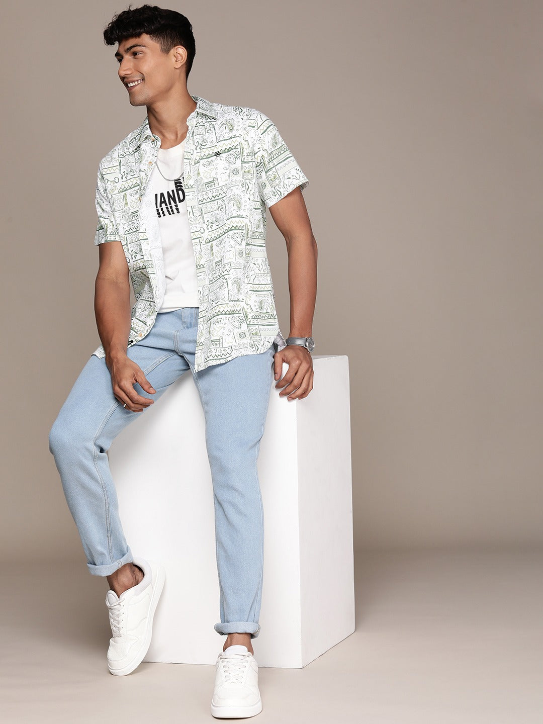 Slim Fit Ethnic Motifs Printed Casual Shirt