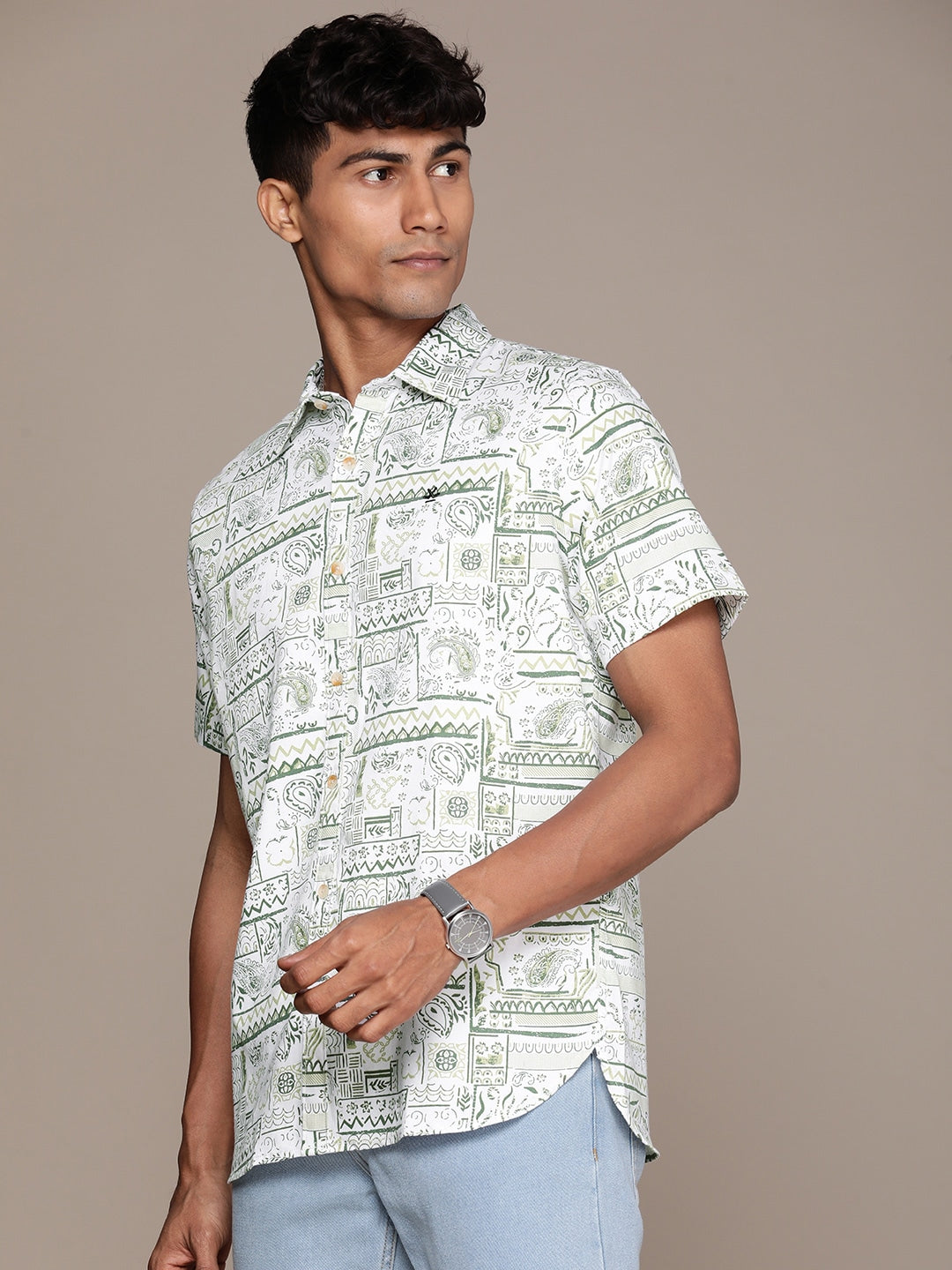 Slim Fit Ethnic Motifs Printed Casual Shirt