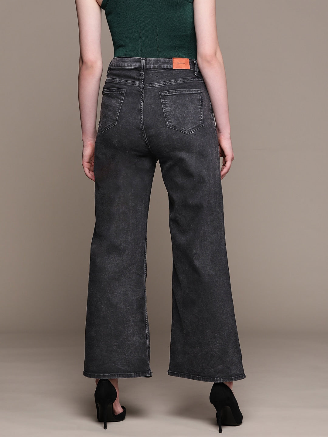 Women Charcoal Grey Essential Wide Leg Fit High-Rise Stretchable Jeans