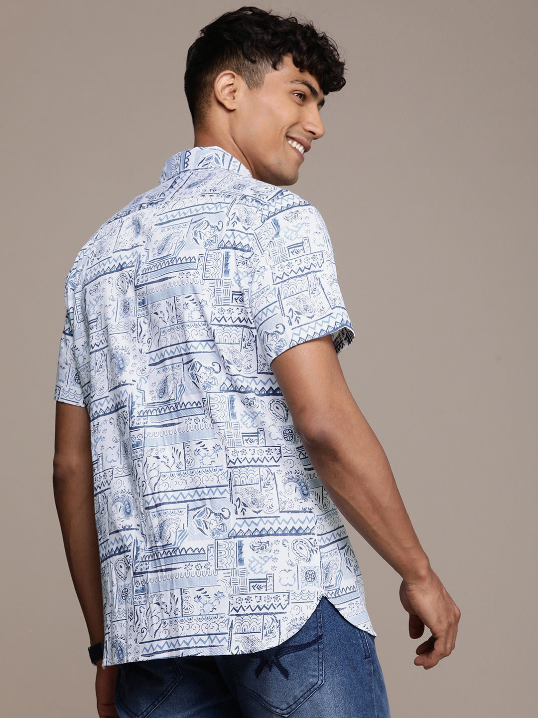 Slim Fit Ethnic Motifs Printed Casual Shirt